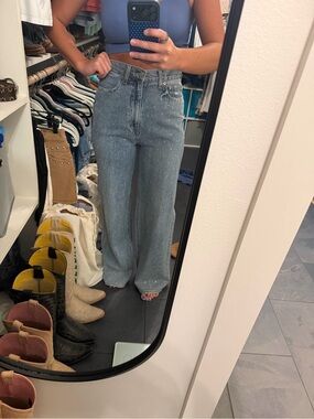High-Rise Wide-Leg Jeans with Subtle Sparkle - Light Blue
